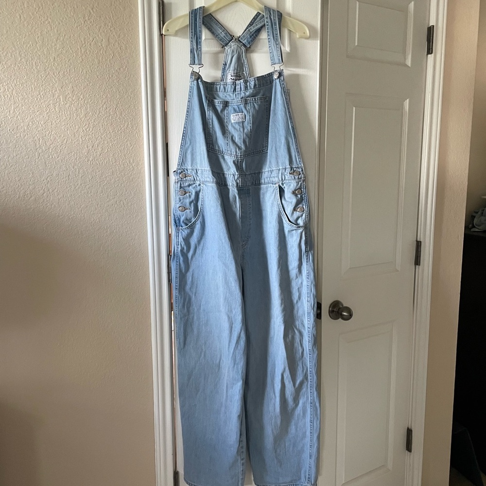Levi’s overalls XL